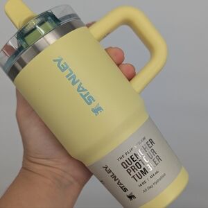 New STANLEY Quencher H2.0 Tumbler cup Anti Spill 14 Oz Pomelo Yellow